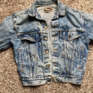 A vintage Levi’s denim cropped jacket. Acid wash gives an 80s vibe.